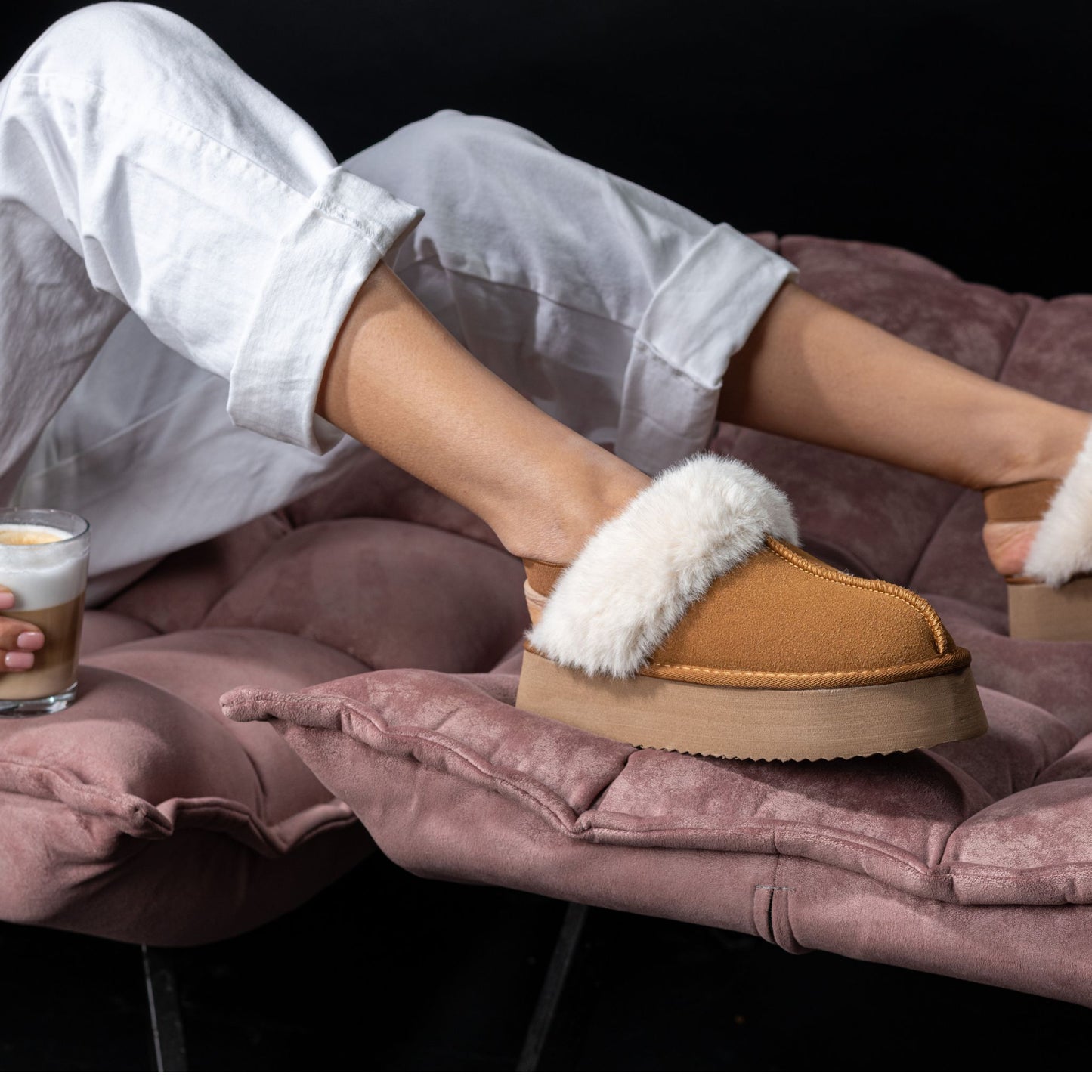 כפכפי פלטפורמה עם פרווה וגומי אחורי