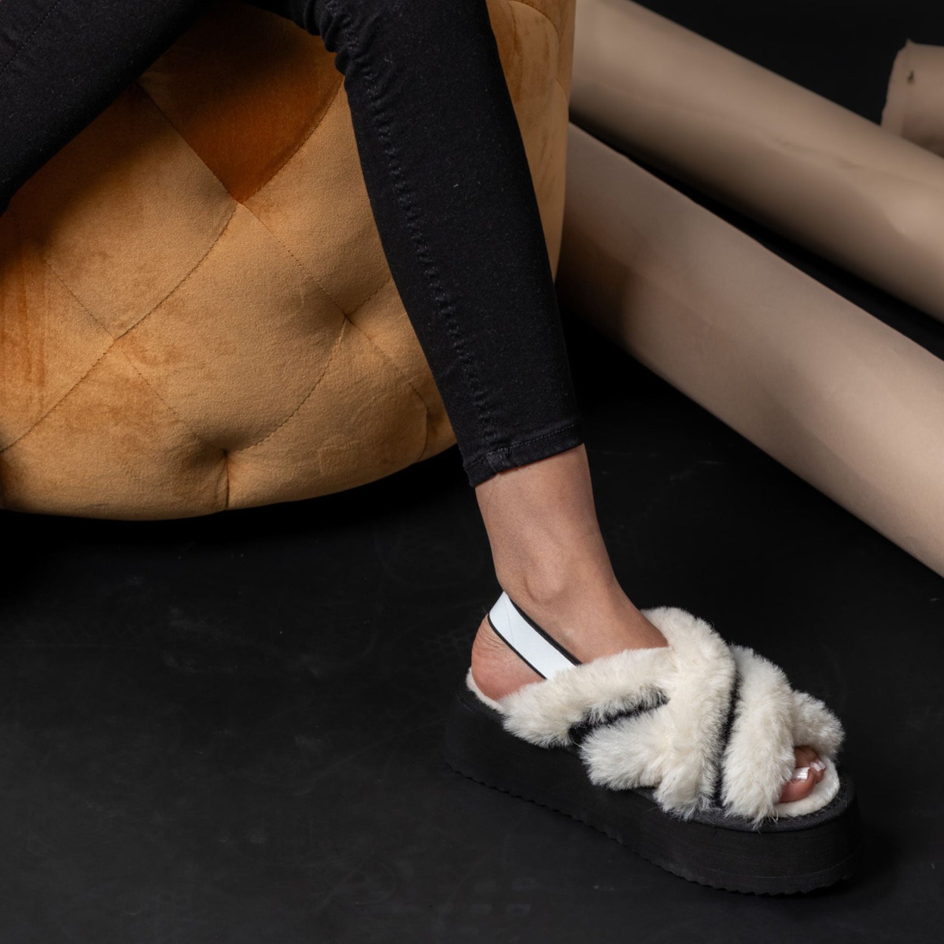 כפכפי פרווה X פלטפורמה מוגבהות עם גומי אחורי - Adiss