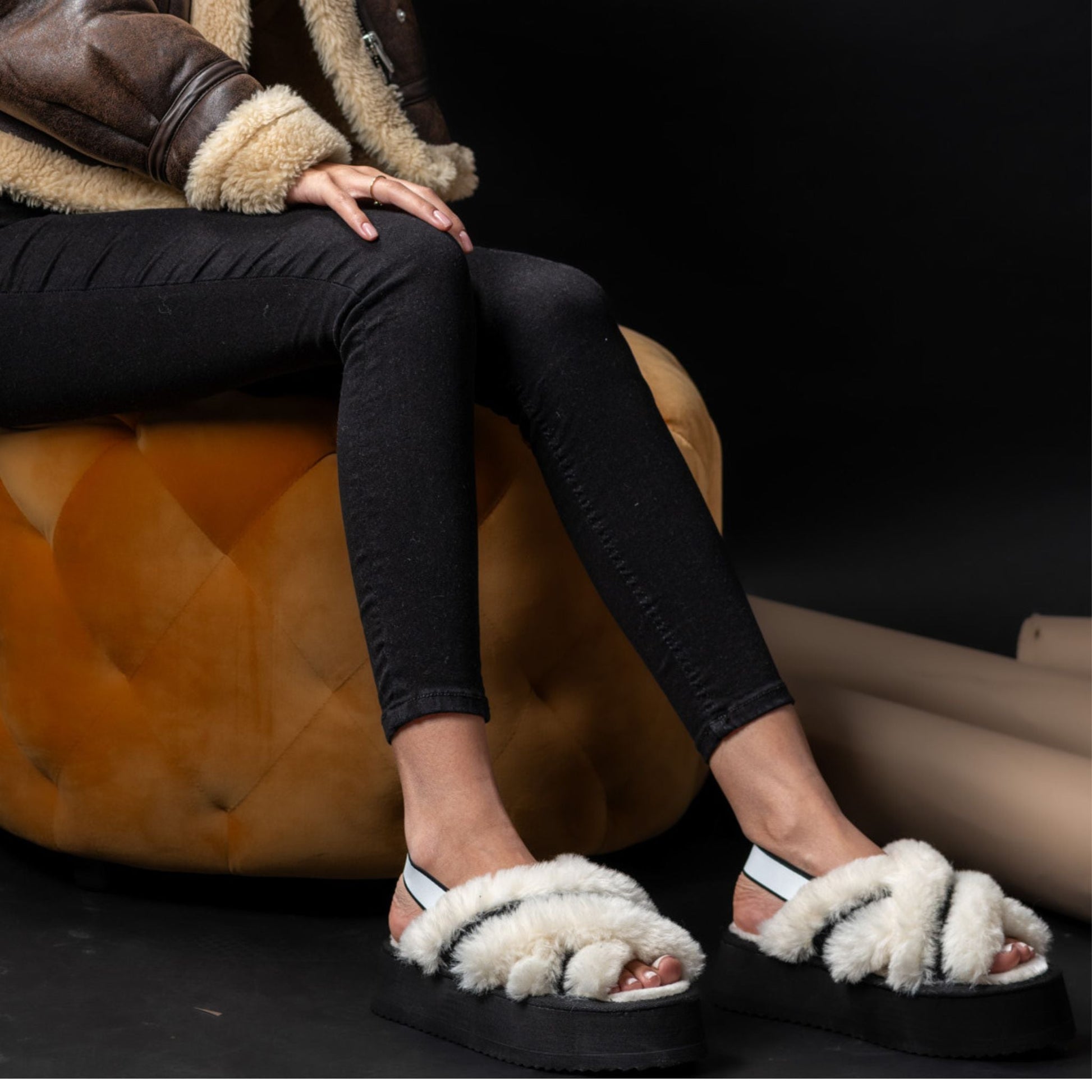 כפכפי פרווה X פלטפורמה מוגבהות עם גומי אחורי - Adiss