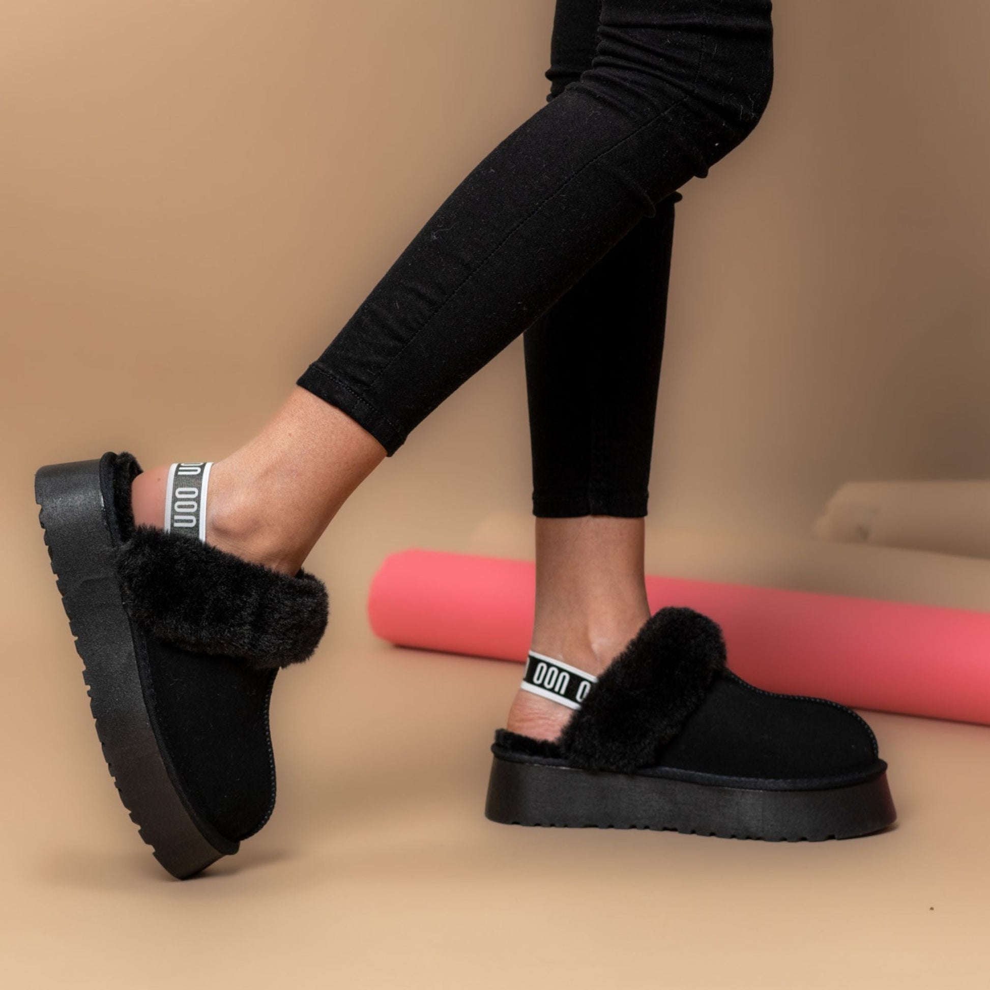 כפכפים פלטפורמה סגורות גומי אחורי עם פרווה - Adiss