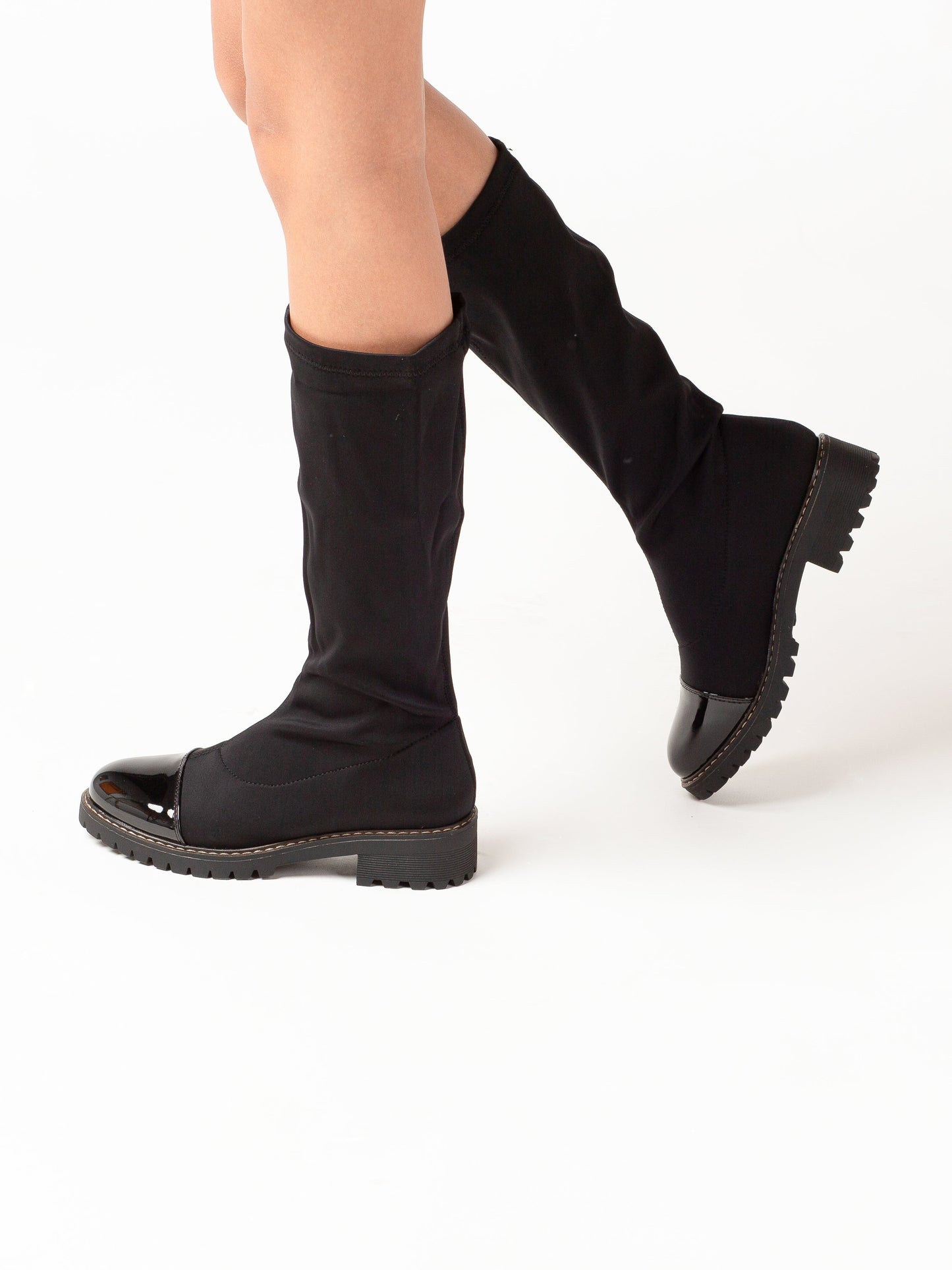 מגפי לייקרה גבוהות לנשים בצבע שחור - 91482 - Adiss