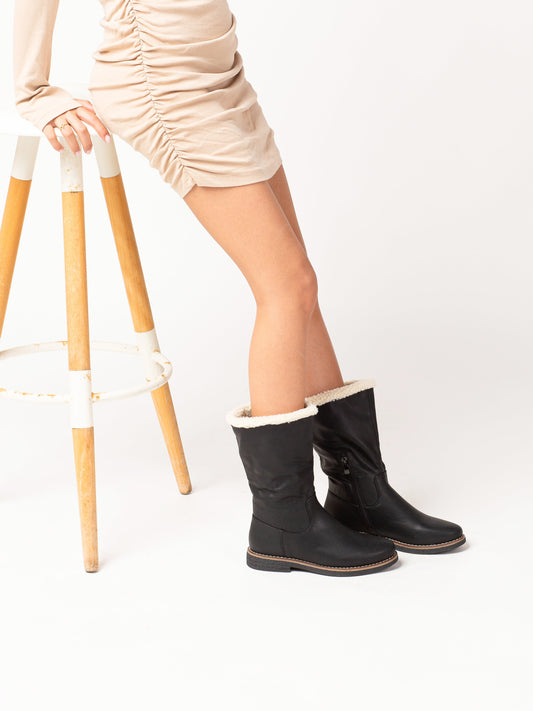 מגפיים גבוהות דמוי עור עם פרווה לנשים בצבע שחור - Adiss