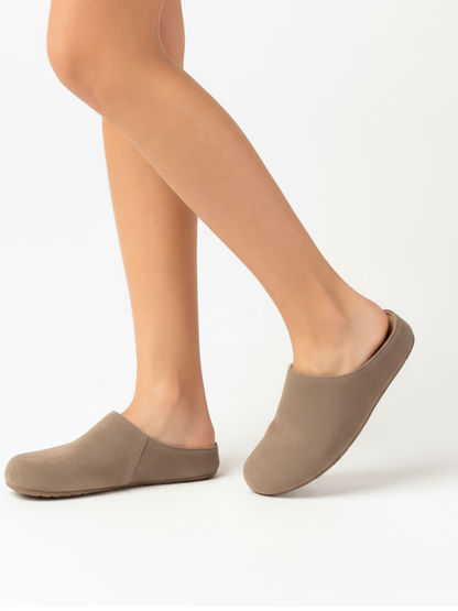 קומפורטה- כפכפי עור סגורות נוחות של אדיס