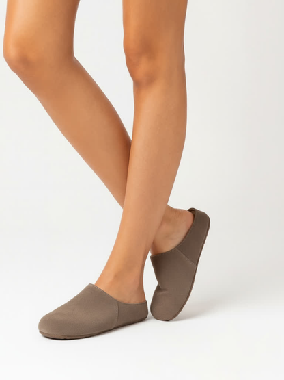 קומפורטה- כפכפי עור סגורות נוחות של אדיס