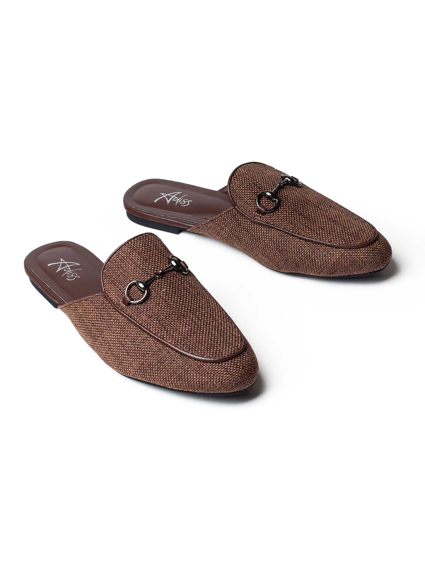 כפכפי רפיה סגורת מקדימה עם אבזם לנשים