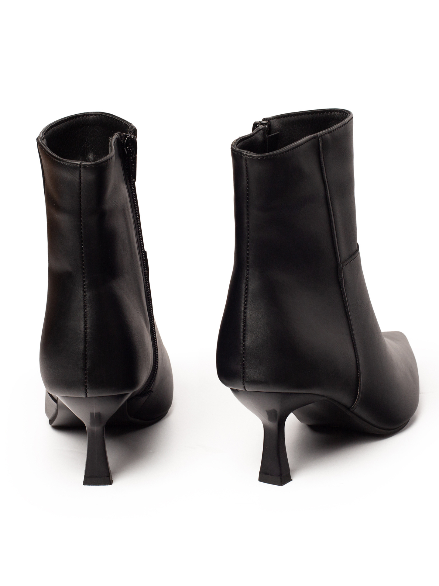 קלאסיק פוינט- מגפון שפיץ קלאסי לנשים עקב בינוני של אדיס