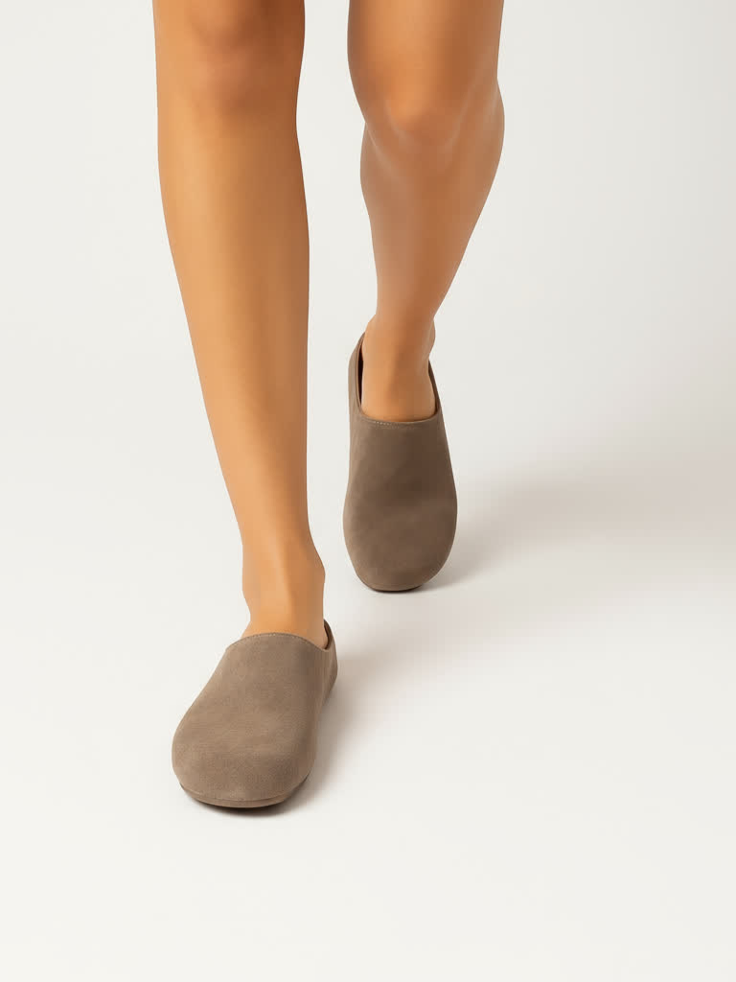 קומפורטה- כפכפי עור סגורות נוחות של אדיס