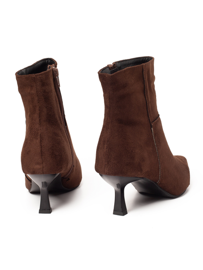 קלאסיק פוינט- מגפון שפיץ קלאסי לנשים עקב בינוני של אדיס