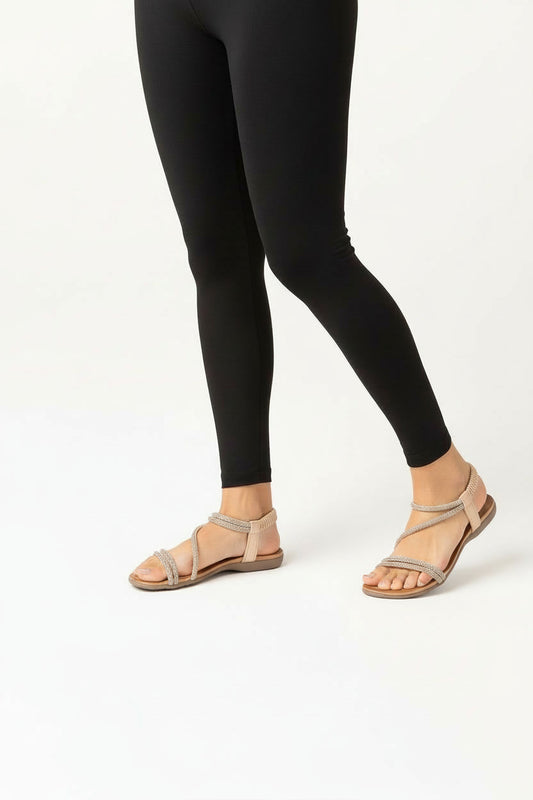 סנדלי אצבע שטוחים דגם אלינה  עם צ'ארמז
