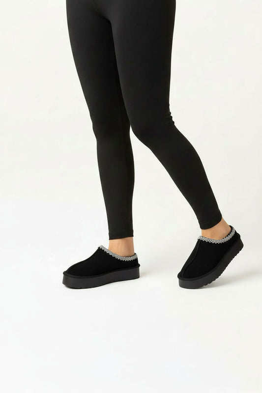 כפכפי פלטפורמה סגורות עם רקמה בצבע קאמל - Adiss