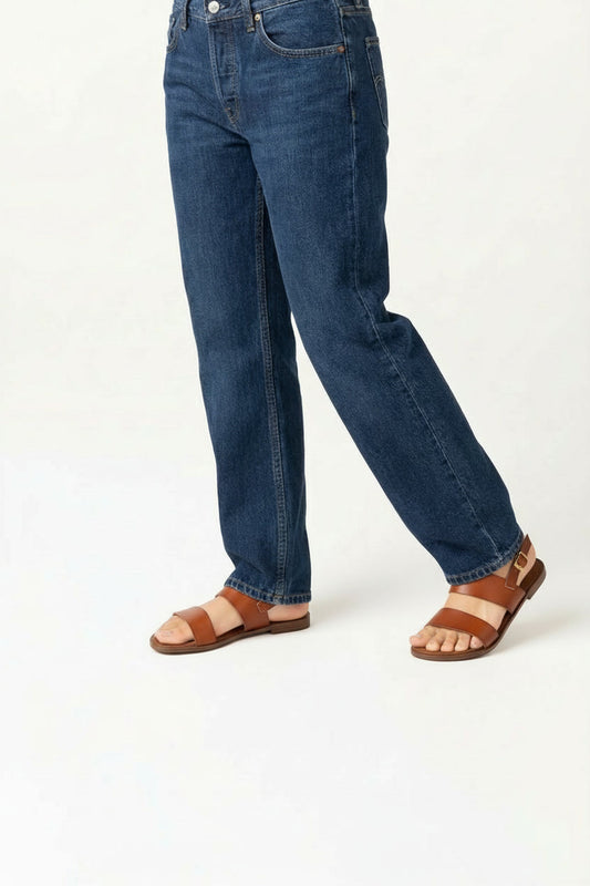 סנדלי פסי שמש- סנדלים שטוחים עם רצועות פס רחבות של אדיס לנשים