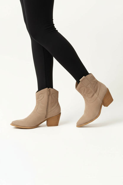 טקסס ראנץ'- מגפוני בוקרים לנשים עקב בינוני של אדיס מק"ט 25002