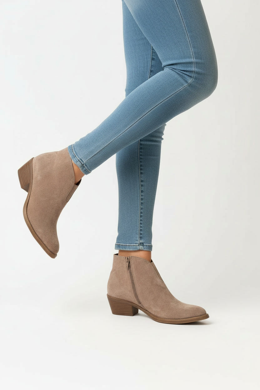 טוסון- מגפון קצר מעור זמש בסגנון בוקרים של רד אפל מק"ט 4476