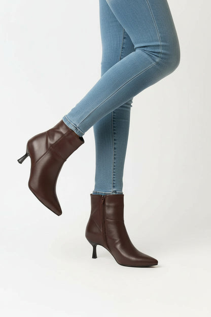 קלאסיק פוינט- מגפון שפיץ קלאסי לנשים עקב בינוני של אדיס