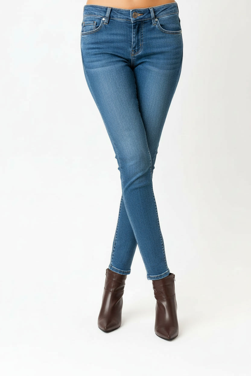 קלאסיק פוינט- מגפון שפיץ קלאסי לנשים עקב בינוני של אדיס