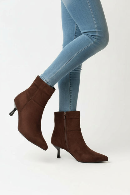 קלאסיק פוינט- מגפון שפיץ קלאסי לנשים עקב בינוני של אדיס