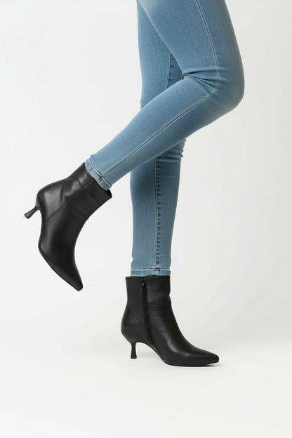 קלאסיק פוינט- מגפון שפיץ קלאסי לנשים עקב בינוני של אדיס