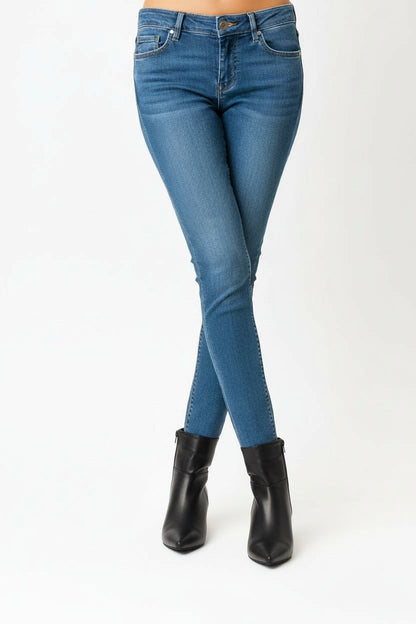 קלאסיק פוינט- מגפון שפיץ קלאסי לנשים עקב בינוני של אדיס