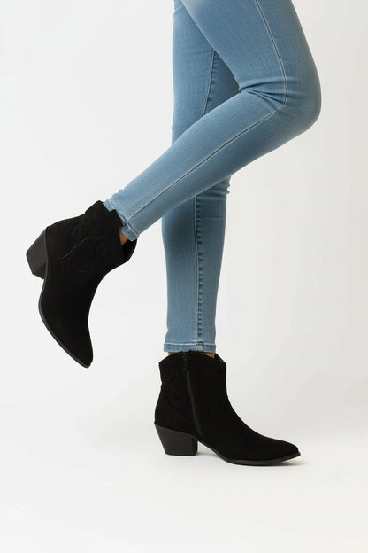 קלאסיק פוינט- מגפון שפיץ קלאסי לנשים עקב בינוני של אדיס