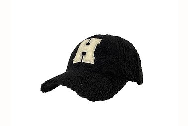 BLACK BEAR- כובע מצחיה H עם פרווה בצבע שחור - Adiss